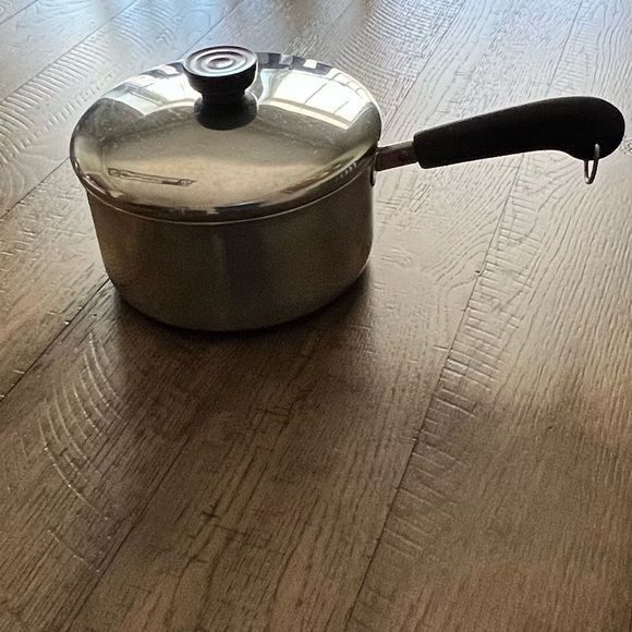 REVERE WEAR | Kitchen | Vintage 2 Quart Revere Wear Cooking Pot Usa ...